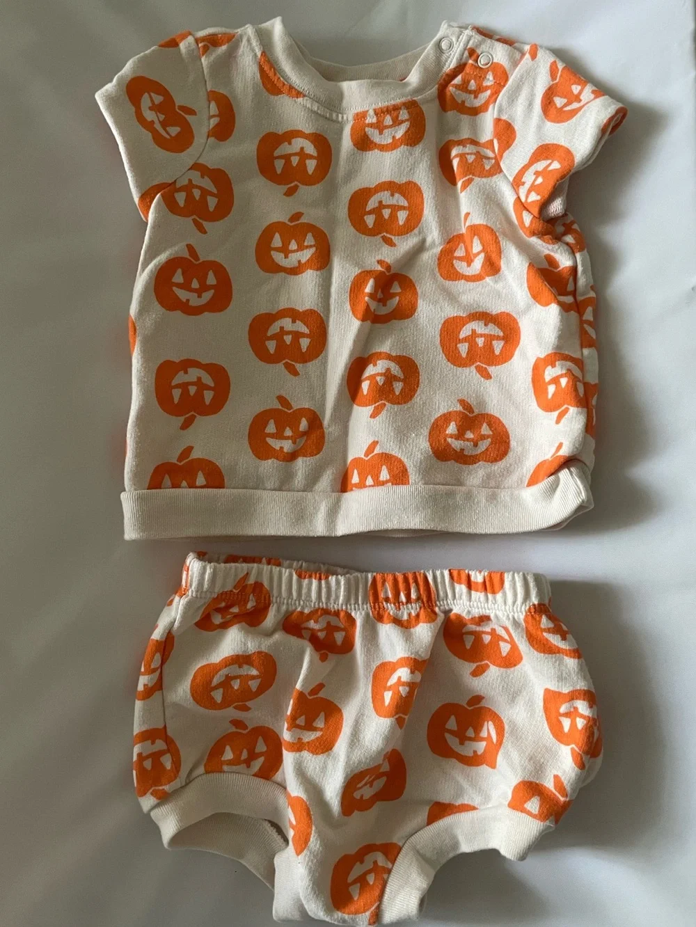 Carter's pumpkin 3-6m baby hooded romper separate top and bottom short set